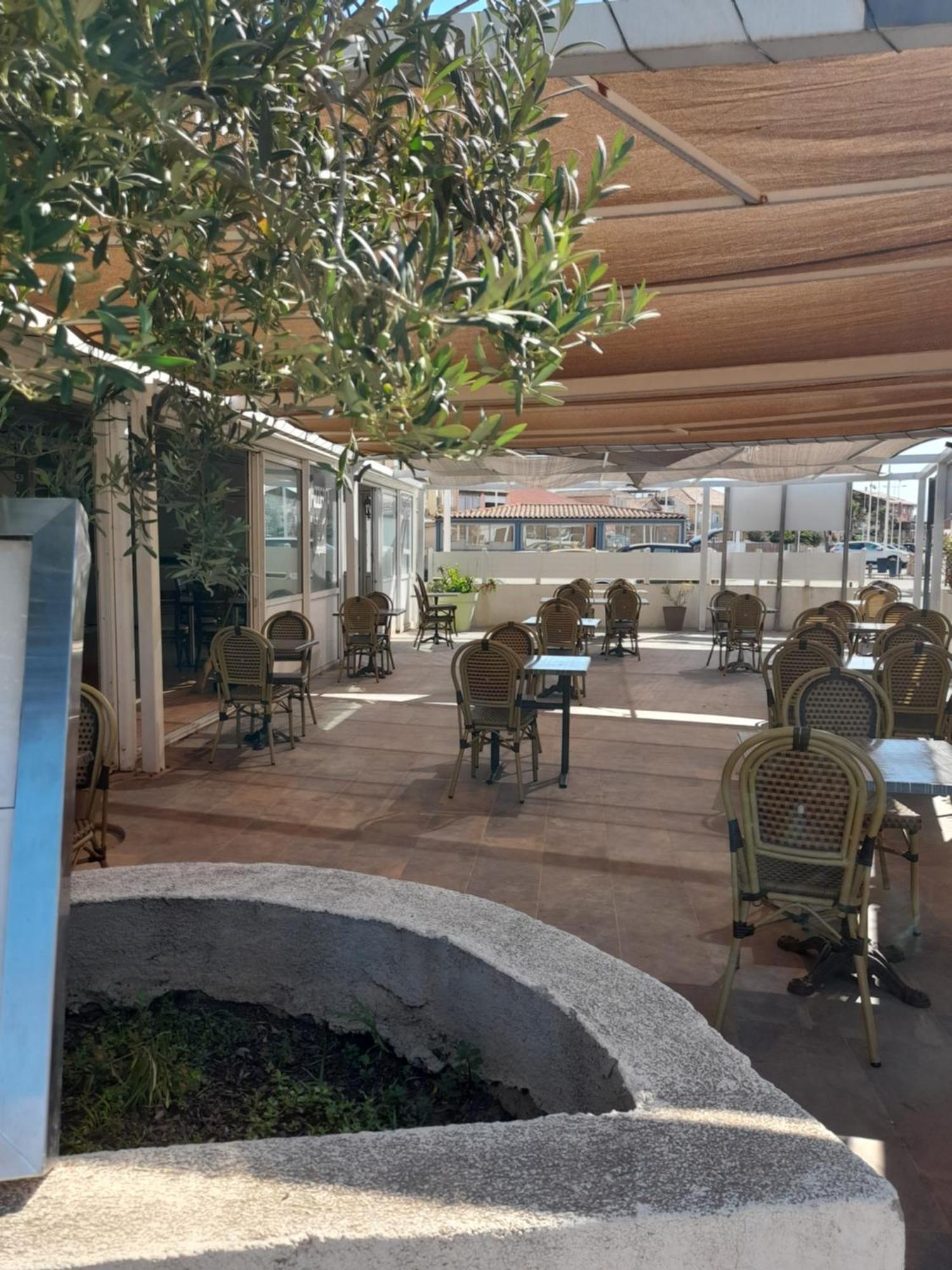 Hotel Restaurant Calypso Fos-sur-Mer Exterior photo